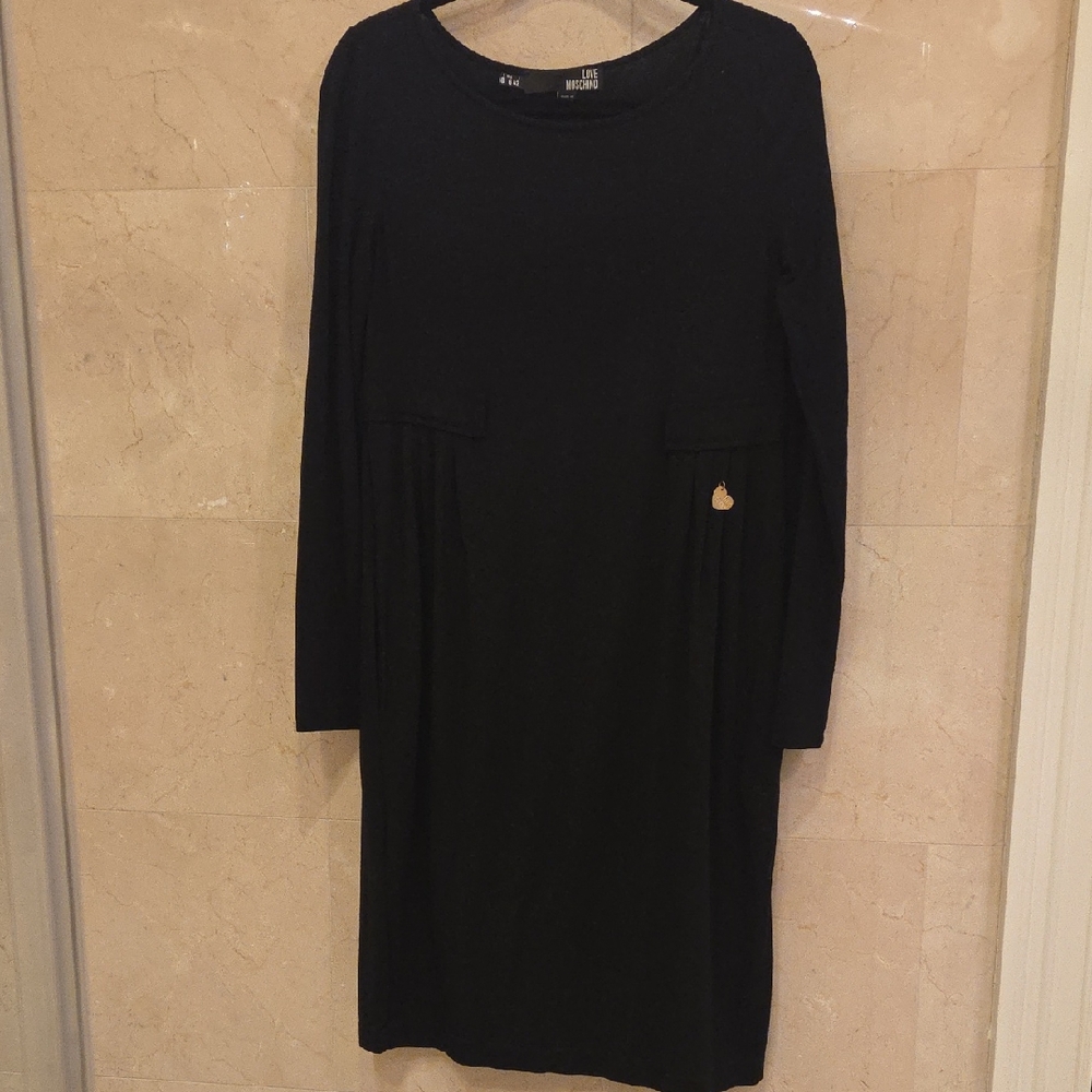 WOMEN'S LOVE MOSCHINO BLACK DAY DRESS WITH GOLD CHARM & POCKETS SZ 6 $250